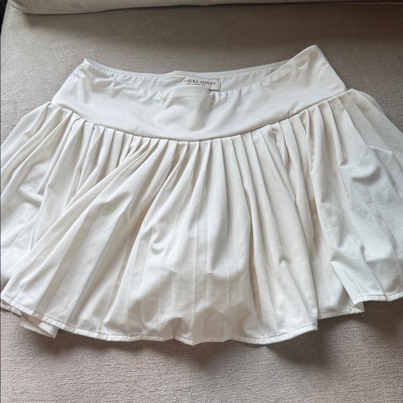 LAURA ASHLEY Bright White Pleated Overlay Skort - Picture 3 of 10